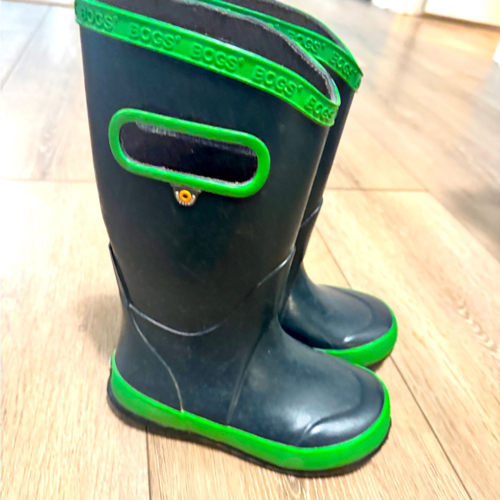 BOGS raintboots, size 11, boys
